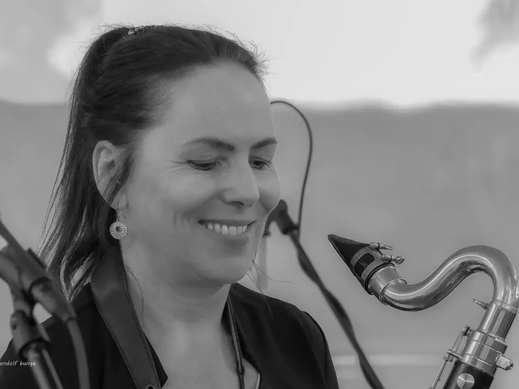 Dorothee Pilavas, Saxofonistin der JAZZIS